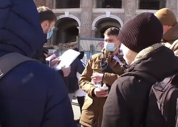 Украинцы на улице, скриншот: Youtube