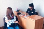 На Прикарпатті копи не можуть повернути матері 16-річну втікачку - "Додому не хочу!"