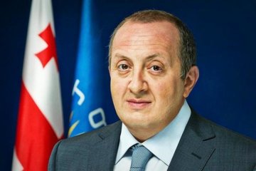  Президент Грузії врятував  вагітну зі страшної аварії