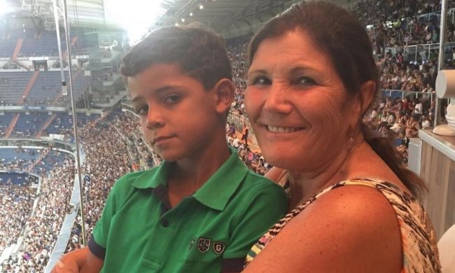 Син Кріштіану Роналду сходив з бабусею на стадіон (ФОТО)