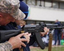 Істерія в Криму: дітей готують на фронт