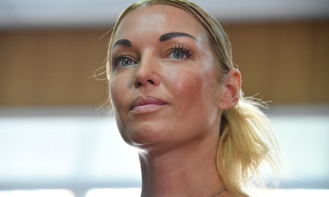 Волочкова показала, з чого почалися її фірмові шпагати: фото