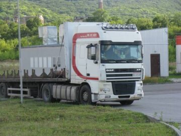 Вантажівка на вулиці Львова