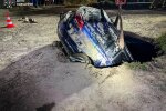 Автомобіль провалився під землю на вулиці Петра Болбочана в Одесі