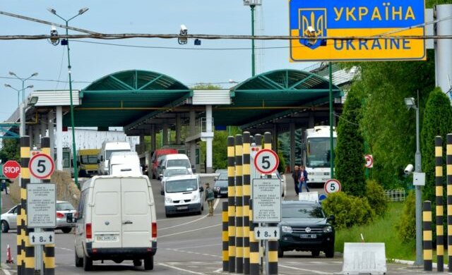 Львовян ждет сюрприз на границе, заробитчане теряются в догадках: подробности ноу-хау