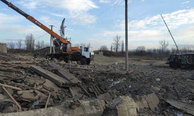 Аварійні бригади ДТЕК приступили до відновлення електропостачання Маріуполя
