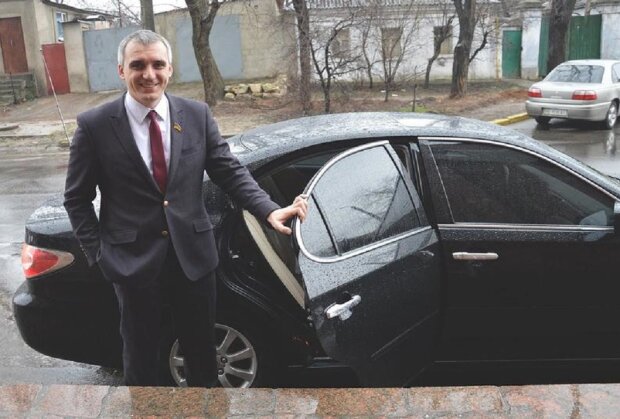Сєнкевич та його Lexus, фото з вільних джерел