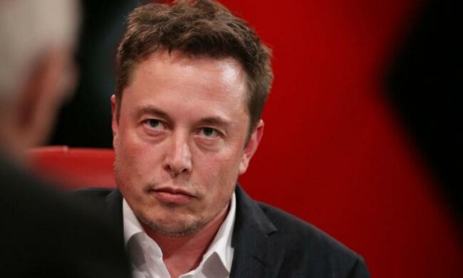 Дуже відверто: мати Ілона Маска не поступається молодим моделям