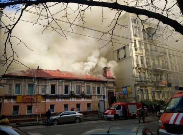 «Старі будівлі у столиці самі не згорають. Їм допомагають» - експерт