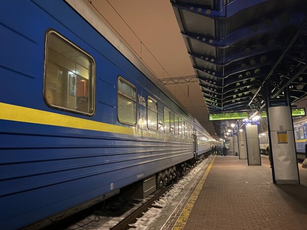 Укрзализныця, вокзал, поезд, фото: Знай.ua