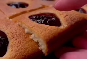 Манник со сливами, кадр из видео