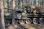 Кинутий танк окупантів у Лимані, фото від Нацгвардії