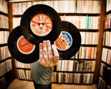 Більшість покупців пластинок не мають програвачів