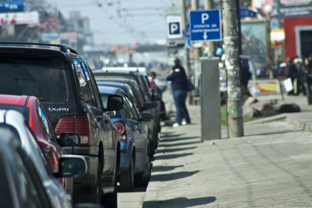 Киевляне проучили очередного "героя парковки": осторожно, это дурно пахнет