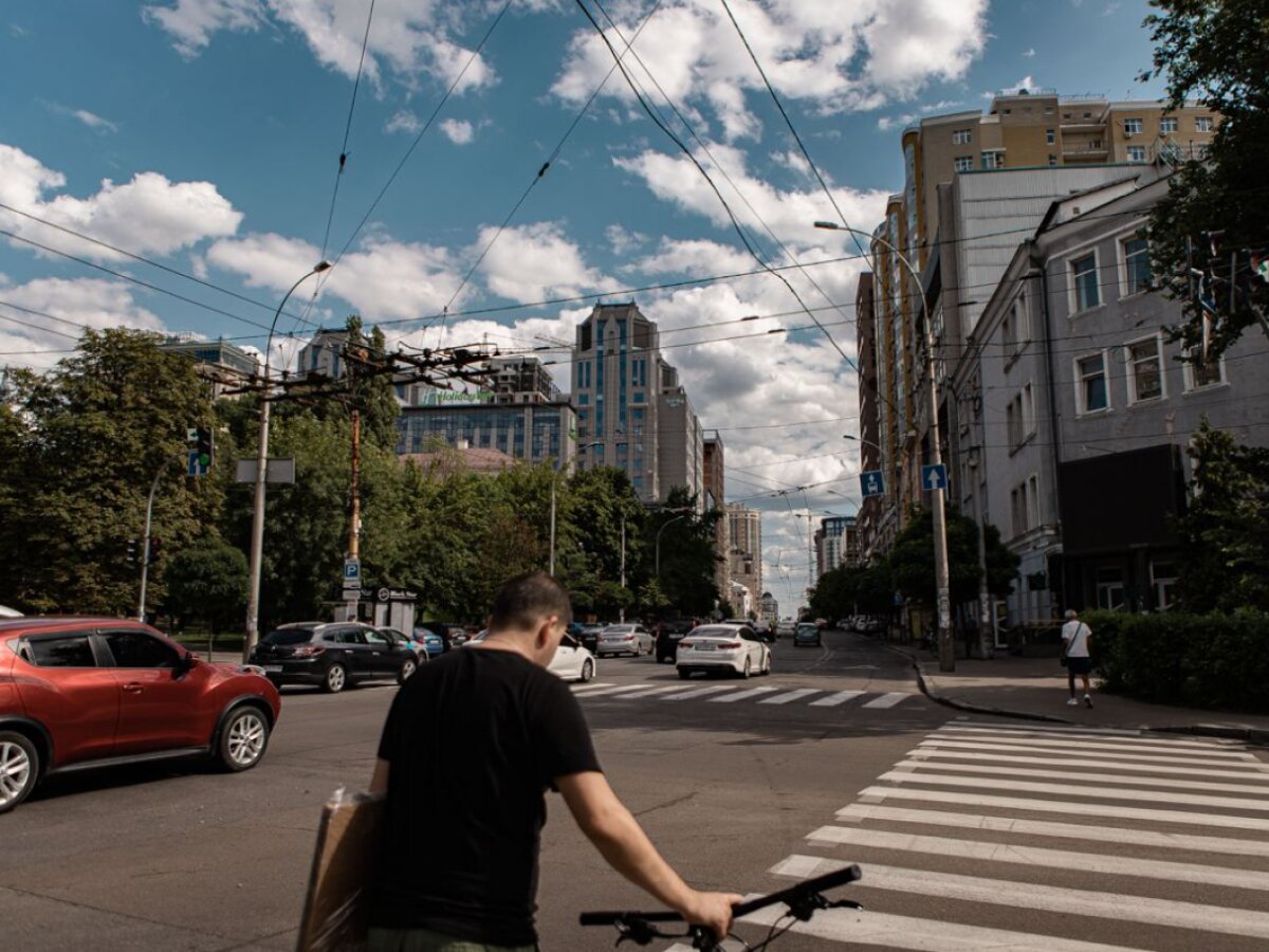 Рижане сделали знак «Пешеходный переход» заметным; власти говорят — нельзя