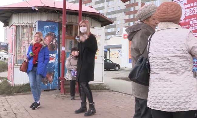 Люди в масках, скріншот з відео