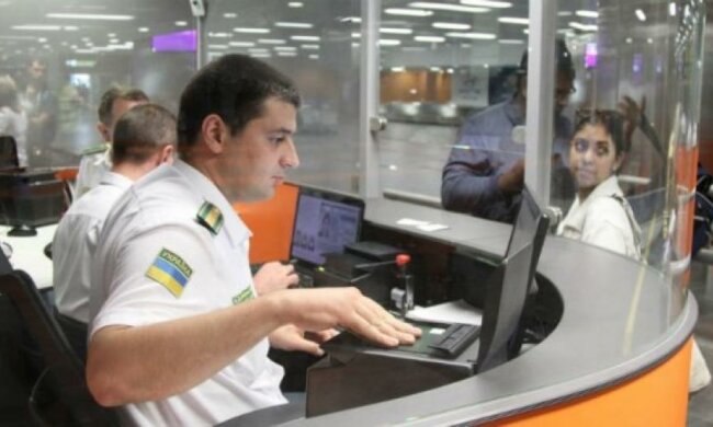 Марокканців зняли з авіарейсу за жарти про терористів 