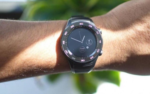 Вместо смартфона: Huawei представила часы с симкой