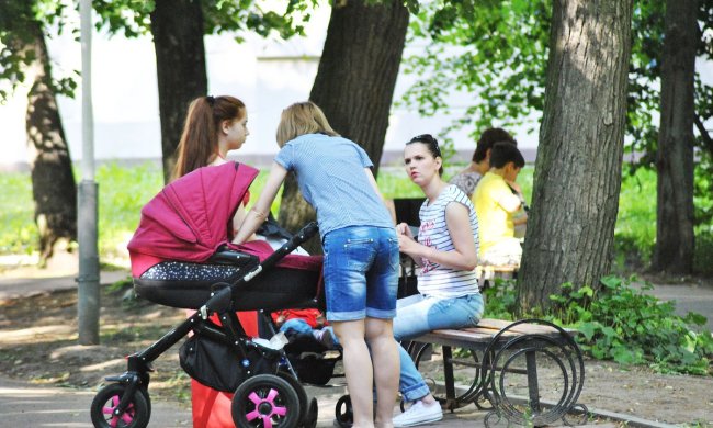 Отмена декрета: украинским мамам дали время на размышления