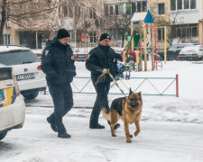 У Києві розшукують божевільно жорстоку матір: задушила власне немовля і вийшла покурити