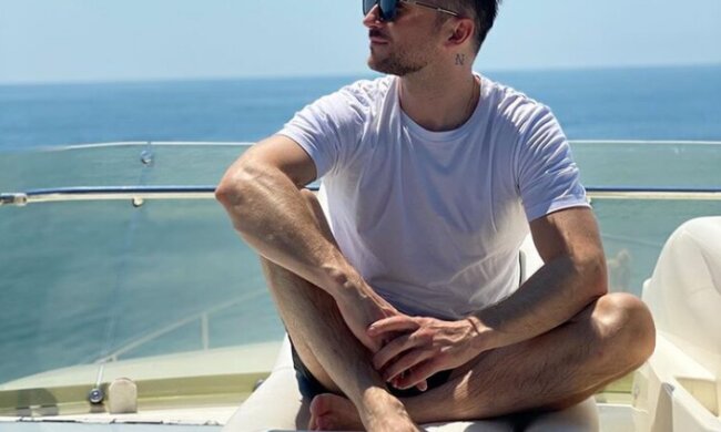 "Любимый" Лорак изменил ей с мужчиной: Лазарев отправился на отдых с горячим красавцем