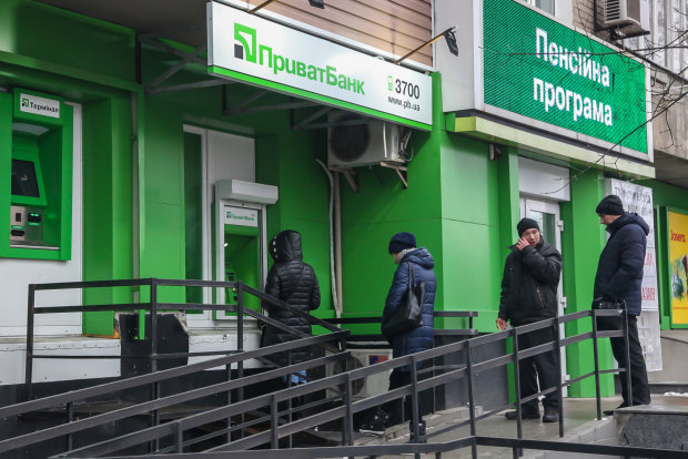 ПриватБанк срочно обратился к украинцам, дело в кредитах