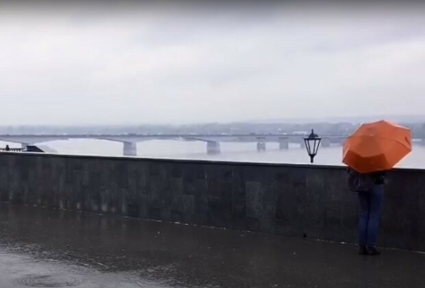 дощова погода, скріншот з відео