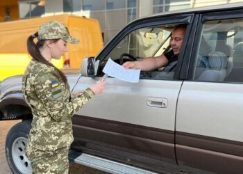 Розмитнення авто, скріншот: YouTube