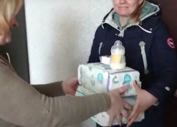 Помощь семьям с детьми. Фото: скрин youtube