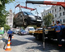 "Освячена парковка": нахабство попів перейшло всі межі, не дають жити і водіям, і пішоходам