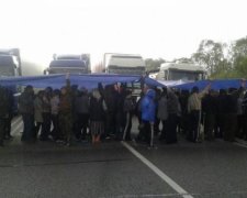 Українці заблокували міжнародну трасу: відео