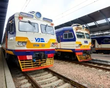 Приміський електропоїзд на станції Роздільна