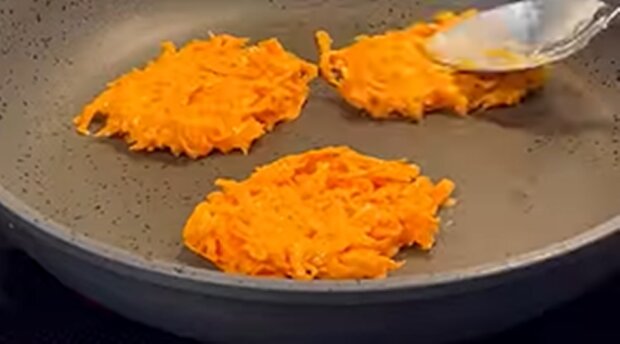 Морквяні оладки, скріншот з відео