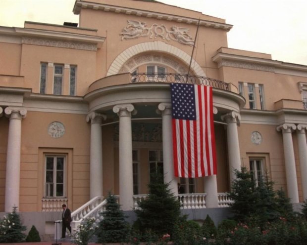 Посольство США в Москві шукає заміну російським співробітникам