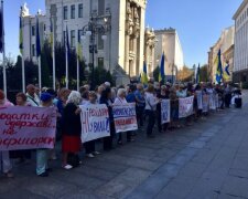 Администрацию Зеленского окружили сотни разъярённых украинцев,  опасность в воздухе: люди умоляют лишь об одном