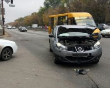 Горілка, Lexus, ДТП: незворушна росіянка допивала спиртне на шляху до відділку