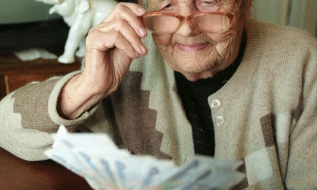 Субсидії пенсіонерам: скільки "живих грошей" отримали українці