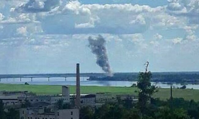 Взрыв на Антоновском мосту. Фото: скриншот Facebook