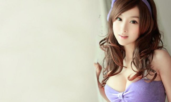 Только для пышногрудых: новый модный тренд положил мужчин на лопатки
