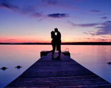 Любовний гороскоп на 19 травня: інтимні спогади захлиснуть Водоліїв