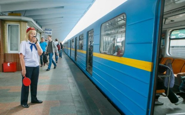 Душ Шарко 8 гривен: киевское метро компенсирует пассажирам отключение воды