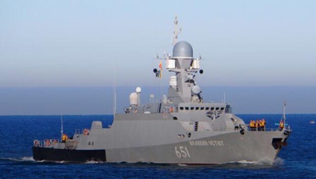 В Азовське море увійшли кораблі Росії: два ракетні катери перекинули через Керченську протоку