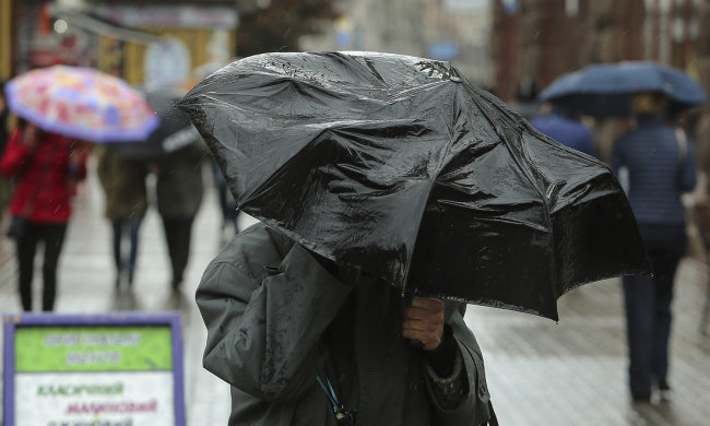 Синоптики рассказали, когда ливни перестанут кошмарить украинцев