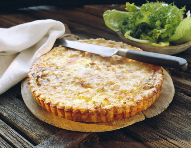 Слоеный пирог с сыром: рецепт из трех ингредиентов