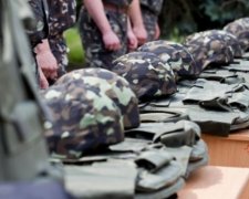 Українські волонтери - поза законом