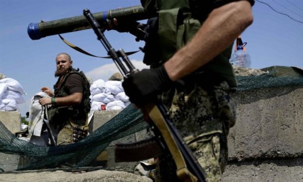 Боевики из гранатометов и зенитных установок обстреляли бойцов АТО