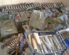 СБУ затримала військових з арсеналом зброї (фото)