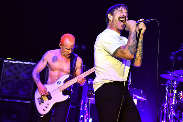 Зірка гурту Red Hot Chili Peppers одружився на юній красуні з ювелірки, різниця 18 років: ніжні фото