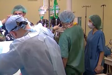 Операция, кадр из видео, изображение иллюстративное: YouTube