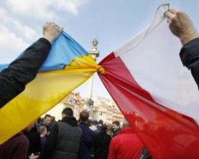"Убирайтесь отсюда": поляки чуть не убили украинцев на кладбище